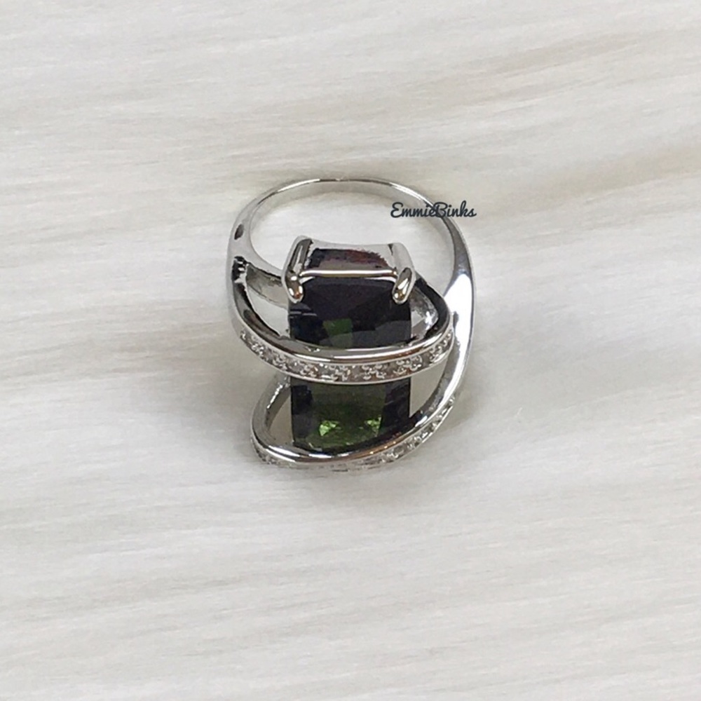 New 925 Radiant Emerald Cubic Zirconia Tension Swirl Statement Ring - Picture 12 of 16